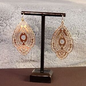 🍃NWT💖 Delicate Leaf Shaped Gold Filigree French Hook Earrings by Ophelia Roe